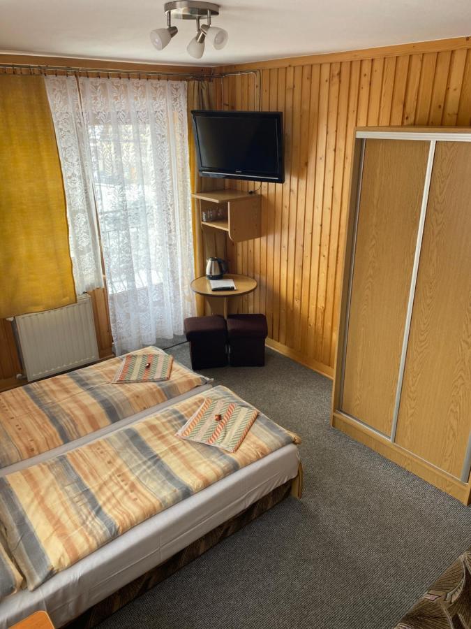 Pokoje Goscinne Madzia ポロニン エクステリア 写真